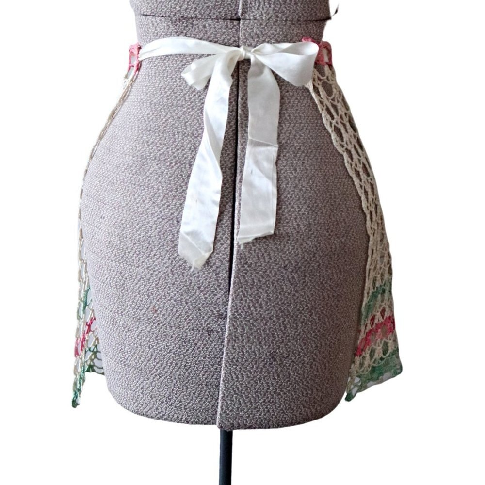 Vintage Crocheted Ecru Green  & Pink Crochet Apron Vintage - Picture 3 of 3